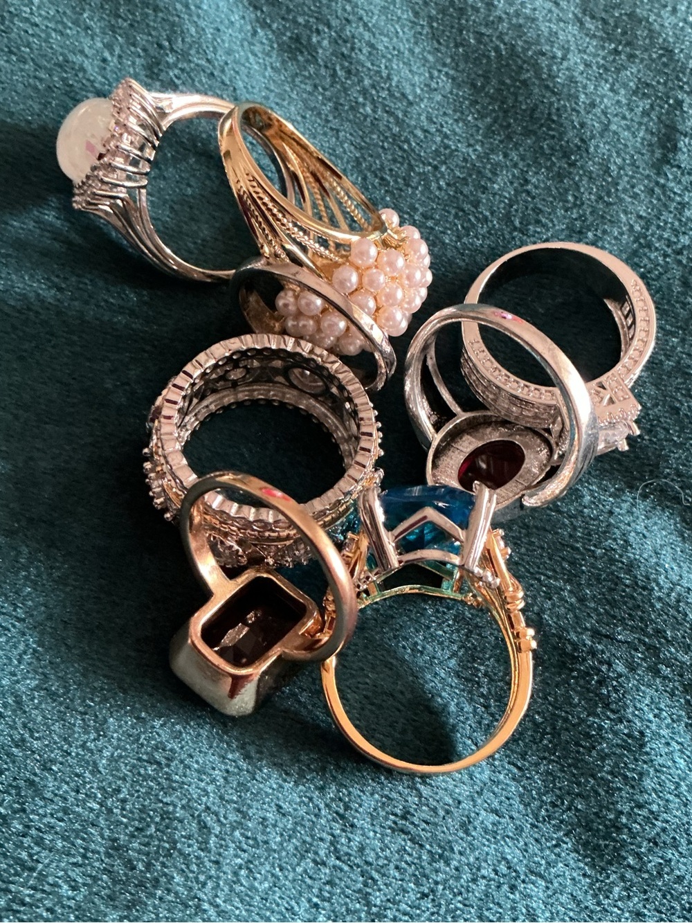 💍 8-Piece Statement Ring Lot | Sizes 8–9 | Fashion Jewelry - Picture 3 of 3